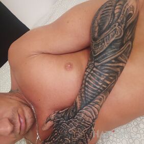 Tattoo 👽 alien on the forearm motif: black and gray style: organic