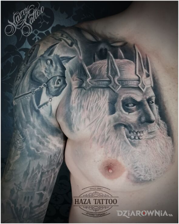 Tatuaż mroczny król w motywie pozostałe i stylu realistyczne na obojczyku
