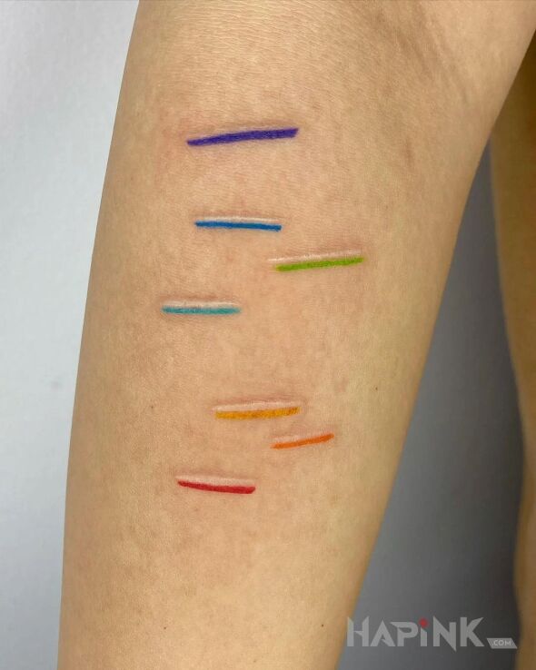 Tattoo Podkreślone blizny in colorful motif on the forearm