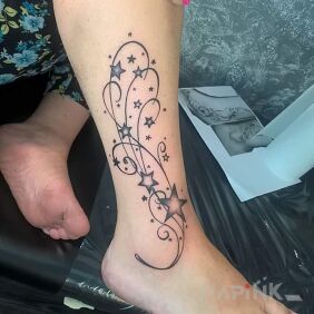 Tattoo Stars on the leg