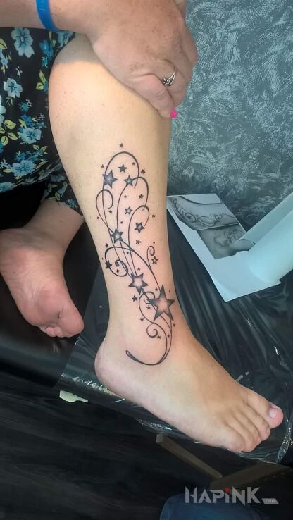 Tattoo Gwiazdki on the leg