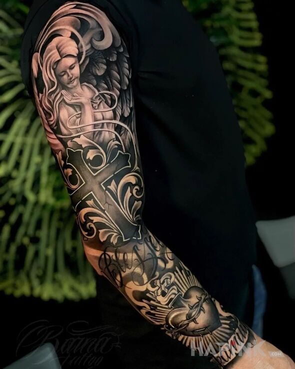 Tattoo Dla chrześcijanina 😄 in sleeves motif and graphic / illustrative style on the upper arm