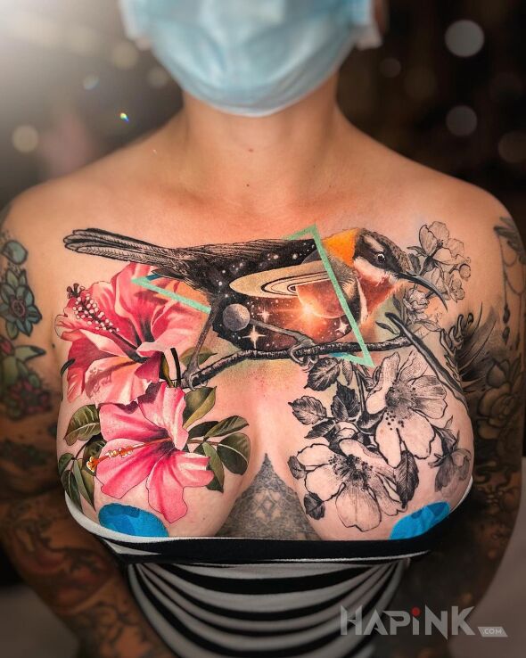 Tattoo Wróbelek na kwiatach in animals motif and realistic style on the breast