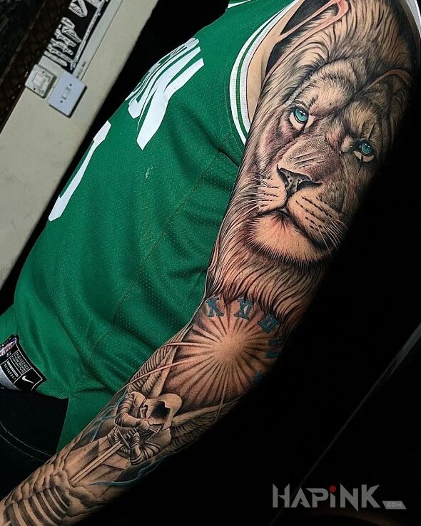 Tattoo Lew i anioł, dwa kumple in black and gray motif and realistic style On the arm