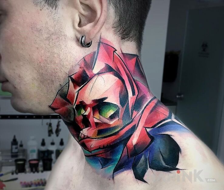 Tattoo Czaszka w róży in skulls motif on the neck