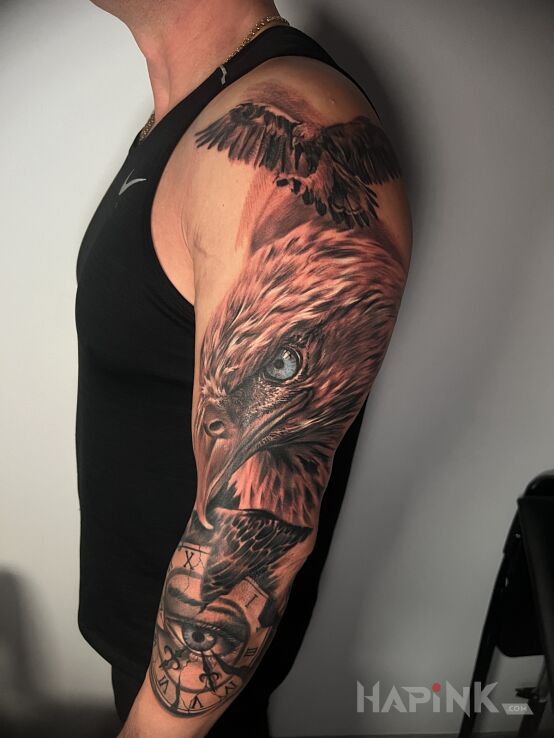 Tattoo Orzeł in 3D motif and realistic style on the upper arm