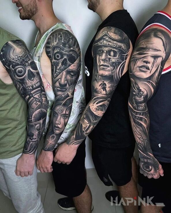 Tattoo 4 łapy, każda mistrzowska in faces motif and realistic style on the upper arm