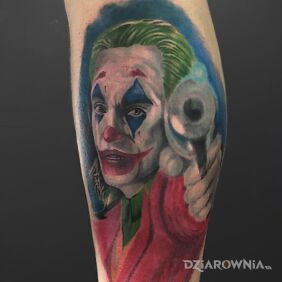 Tatuaż Joker na łydce motyw: postacie styl: realistyczne