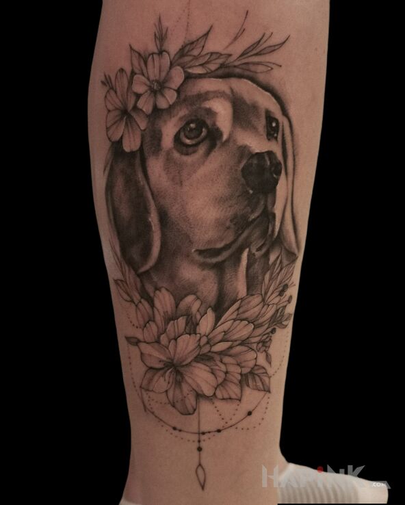 Tattoo Kochane czworonogi in animals motif and realistic style on the calf
