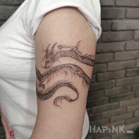 Tattoo Dragon fan On the arm motif: fantasy style: graphic / illustrative