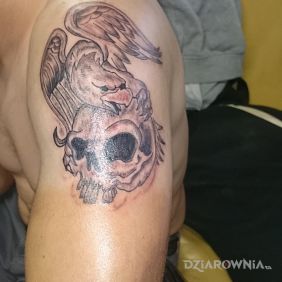 Tatuaż Bor to be free na ramieniu motyw: zwierzęta