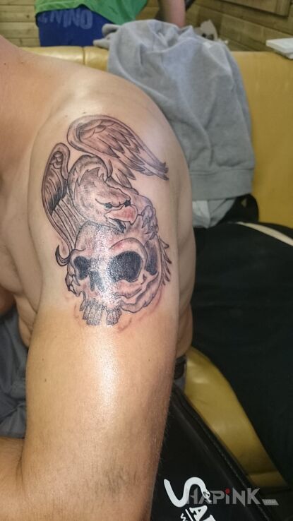 Tattoo Bor to be free in animals motif on the upper arm