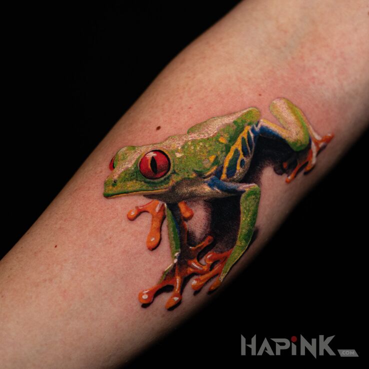 Tattoo Żaba in colorful motif and realistic style on the forearm