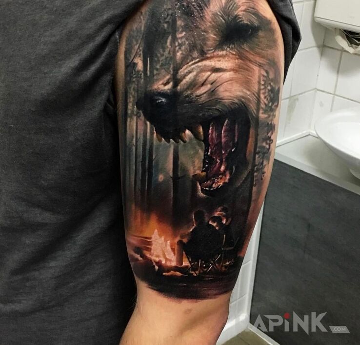 Tattoo Groźny wilk in 3D motif and realistic style on the upper arm