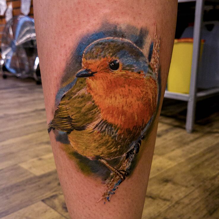 Tatuaż ptaszek w motywie zwierzęta i stylu realistyczne na biodrze