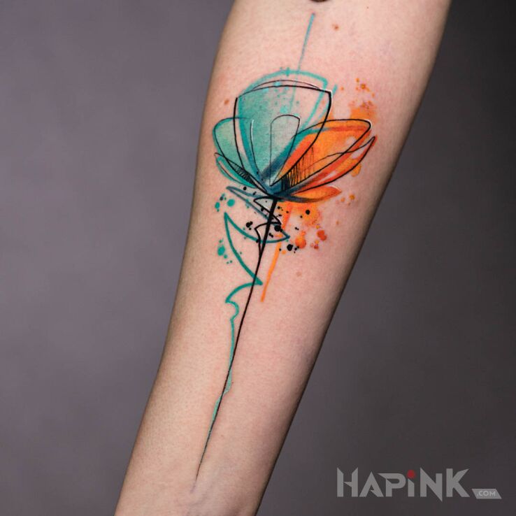 Tattoo Abstrakcyjny kwiat in flowers motif and Watercolor style on the forearm