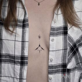 Tattoo Leaves underboob motif: ornaments style: minimalistic