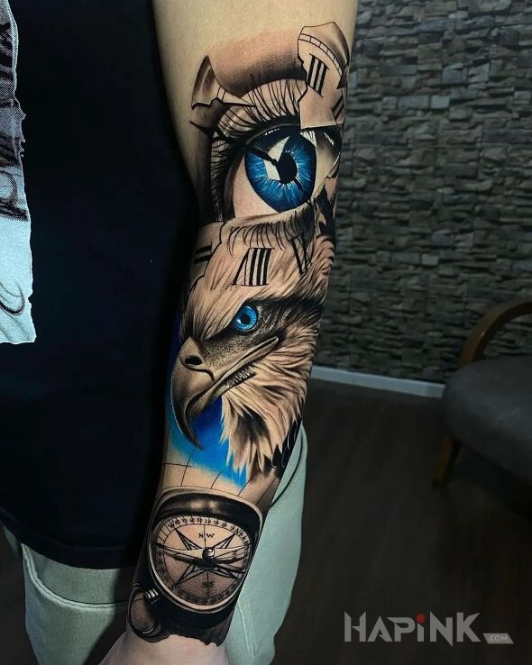 Tattoo Niebieskooki orzeł in objects motif and realistic style On the arm