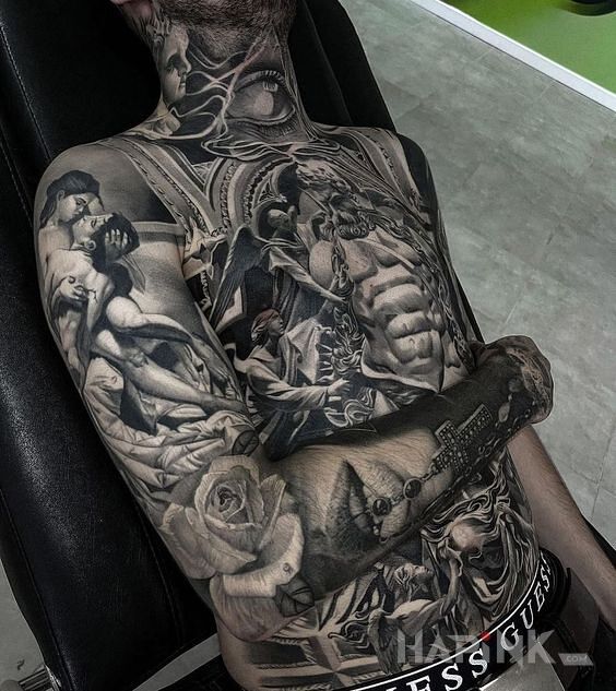 Tattoo Sceny jak z obrazow in flowers motif and realistic style on the neck