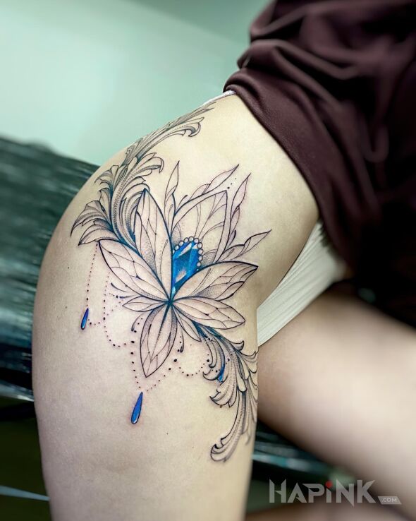 Tattoo Lotos z klejnotem in black and gray motif and graphic / illustrative style on the hip