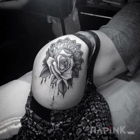 Tattoo Rose on the buttocks motif: sexy