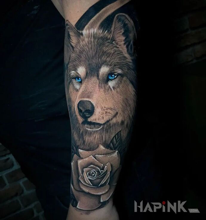 Tattoo Ktoś wywołał go z lasu in animals motif and realistic style On the arm