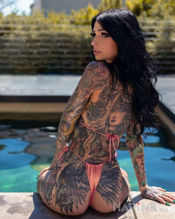 Tattoo Lubi dziary in black and gray motif and graphic / illustrative style on the upper arm