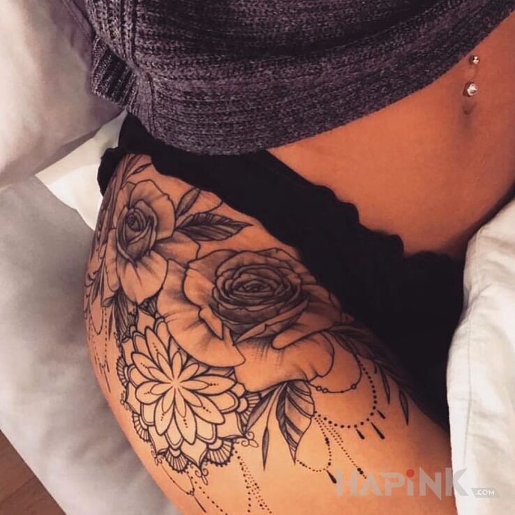 Tattoo Róże w połączeniu z mandalką in flowers motif and realistic style on the hip