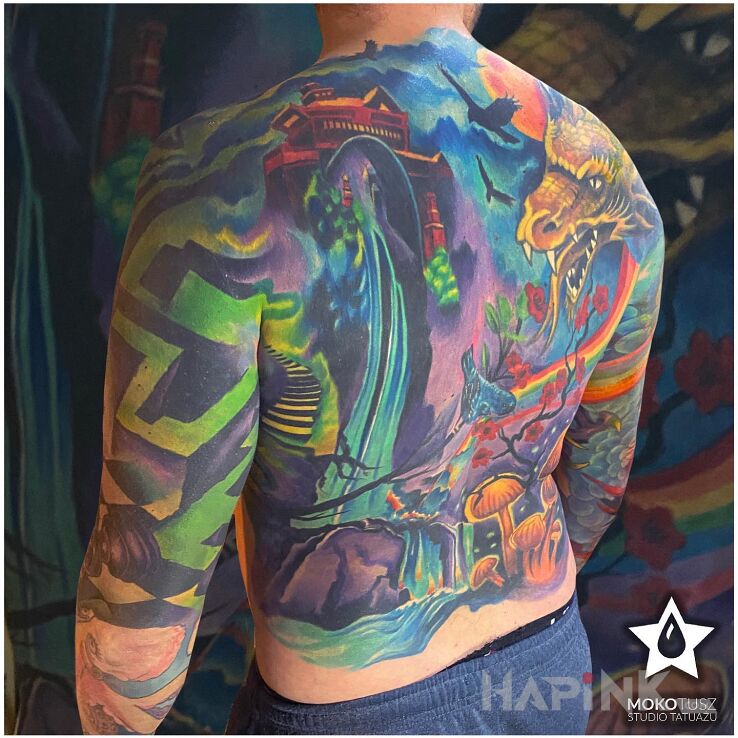 Tattoo Kolorowe plecy in fantasy motif and surrealistic style on the bicep