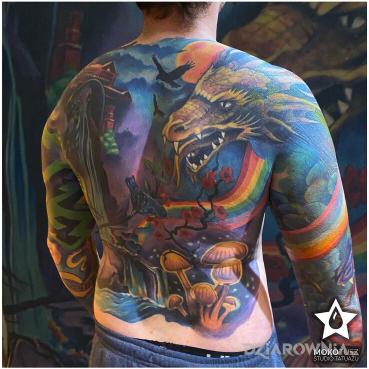 Tatuaż kolorowe plecy ujęcie 2 w motywie 3D i stylu graficzne / ilustracyjne na ramieniu