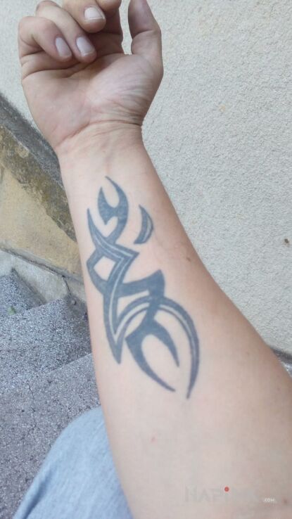 Tattoo Troszke lat juz ma in tribal style on the forearm