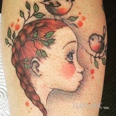 Tattoo Ptaśki in animals motif and graphic / illustrative style on the calf