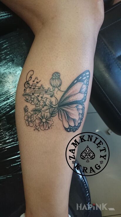 Tattoo Mała sesja in flowers motif and graphic / illustrative style on the calf
