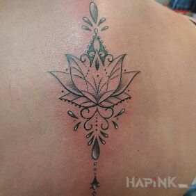 Tattoo 1 session on the back motif: flowers style: graphic / illustrative