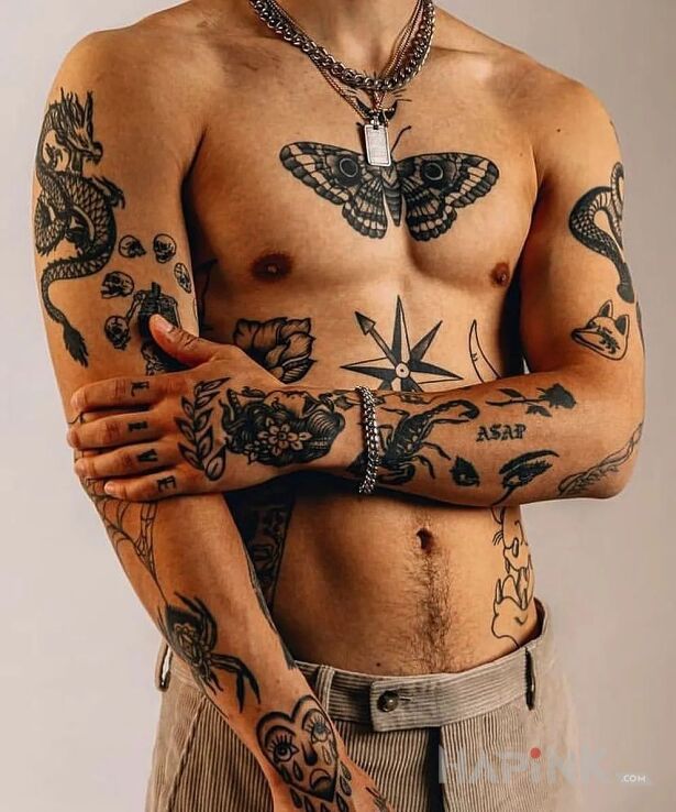 Tattoo Oldschoolowy chlopak in butterflies motif and oldschool style on the forearm