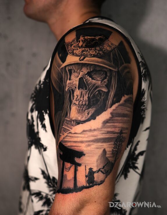 Tatuaż czaszka w motywie czarno-szare i stylu realistyczne na ramieniu