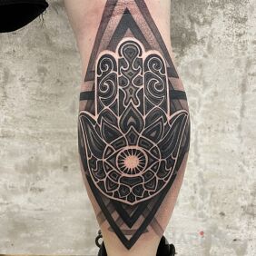 Tattoo Chamsa on the leg motif: Stained glass style: graphic / illustrative