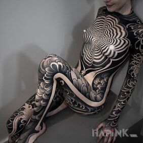 Tattoo Stunning! on the upper arm motif: 3D style: optical illusion