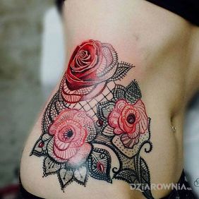 Tatuaż Czerwone róże na żebrach motyw: kwiaty