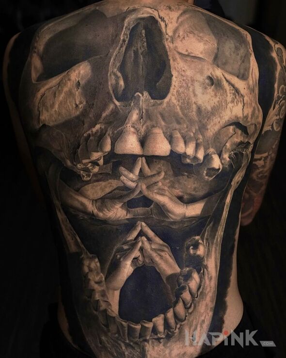 Tattoo Znaki z palców in anatomical motif and realistic style on the back