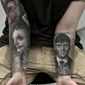 Tatuaż Joker i Tommy Shelby na przedramieniu motyw: czarno-szare styl: realistyczne