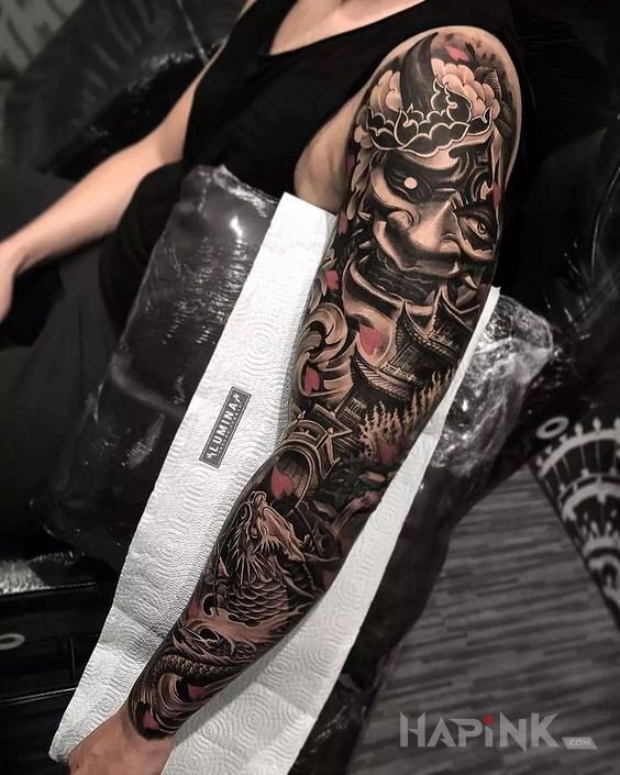Tattoo Japoński uśmiechnięty demon in demons motif and graphic / illustrative style on the forearm