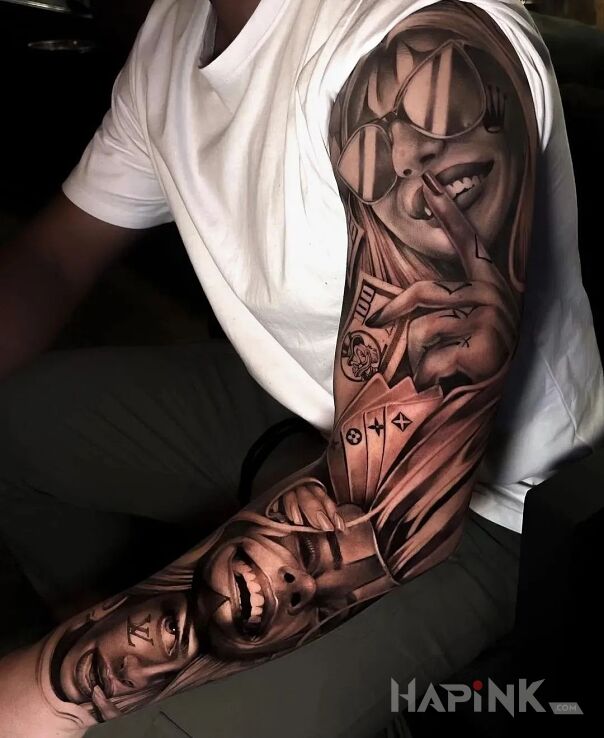 Tattoo 3 dziewczyny in black and gray motif and realistic style on the upper arm