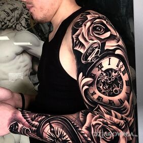 Tatuaż Zegarek do kieszonki na przedramieniu motyw: przedmioty styl: realistyczne
