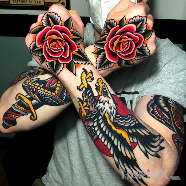 Tattoo Oldschool bejbi in flowers motif and oldschool style on the hand
