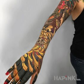 Tattoo Sleeve in flowers on the upper arm motif: flowers style: japanese / irezumi