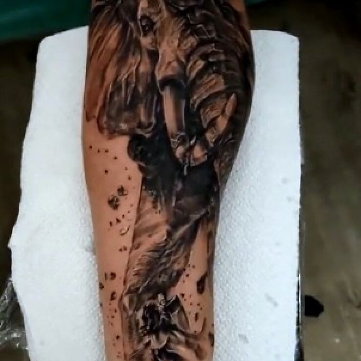 Tatuaż słoń wojownik w motywie wojna i stylu realistyczne na ręce