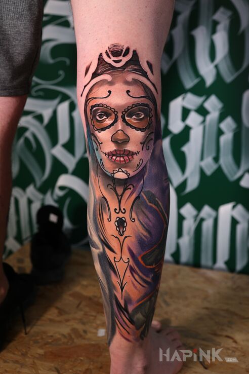 Tattoo Muerte in colorful motif and graphic / illustrative style on the leg