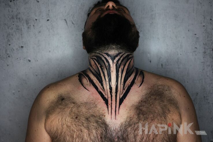 Tattoo Ornamenty na szyi in black and gray motif and blackwork / blackout style on the throat