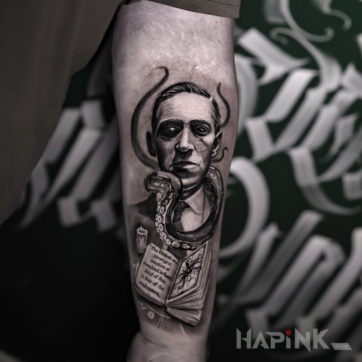 Tattoo Lovecraft part2 in faces motif and contour / linework style On the arm